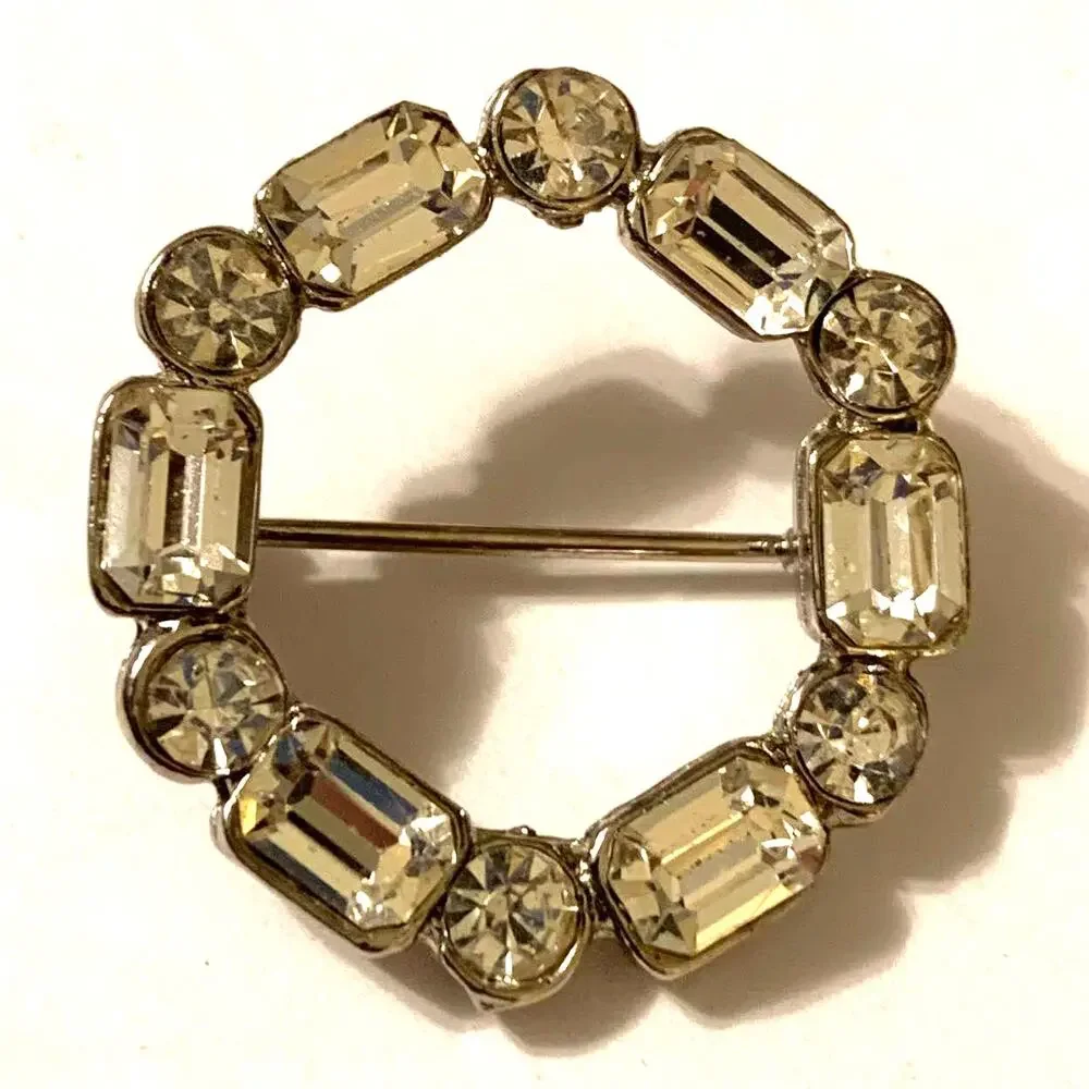 Clear Rhinestone Wreath Brooch/Pin